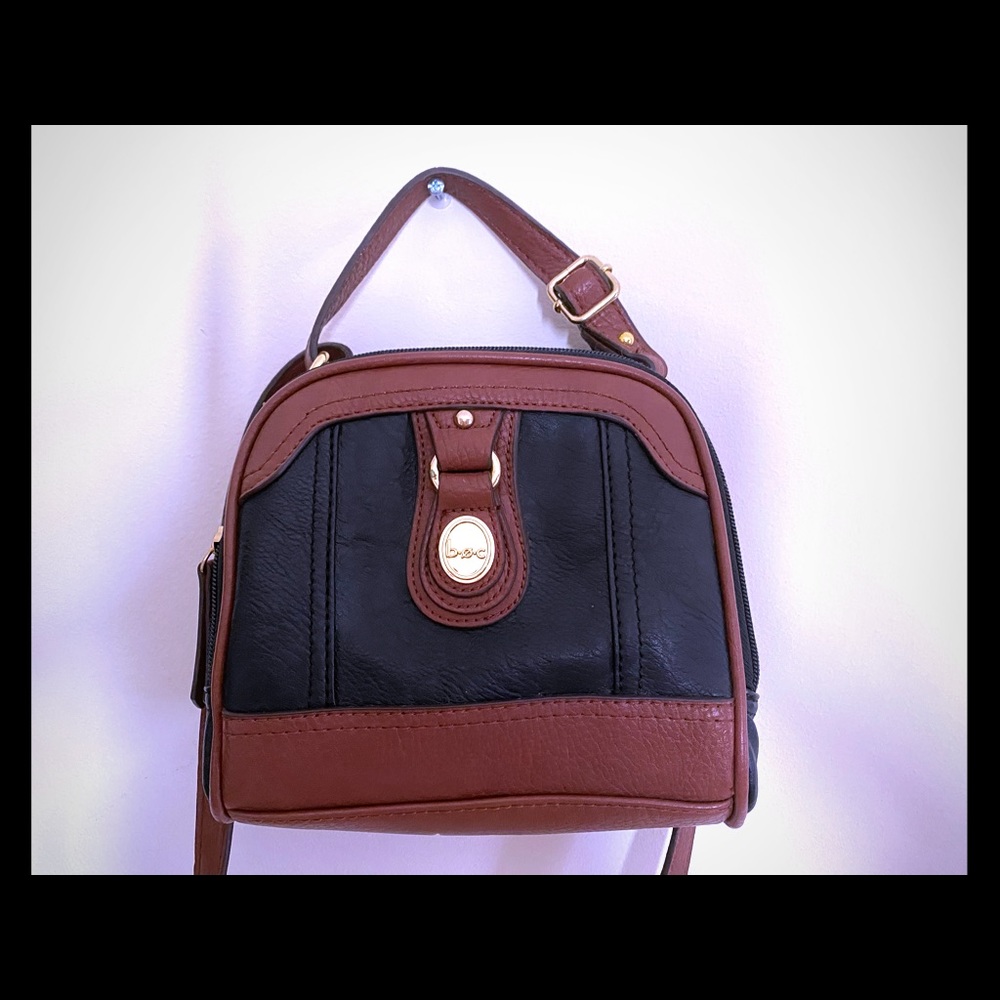 b.o.c. leather purse - like new!
